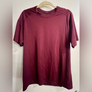 lululemon athletica | Men’s Maroon Short Sleeve Tee